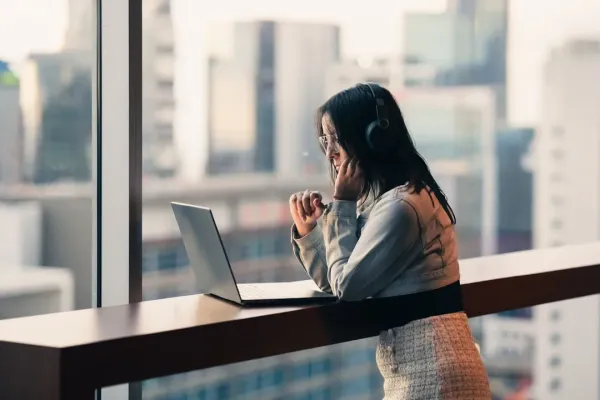 Person in focused concentration at workspace with blurred books, illustrating cognitive enhancement for memory and focus impr